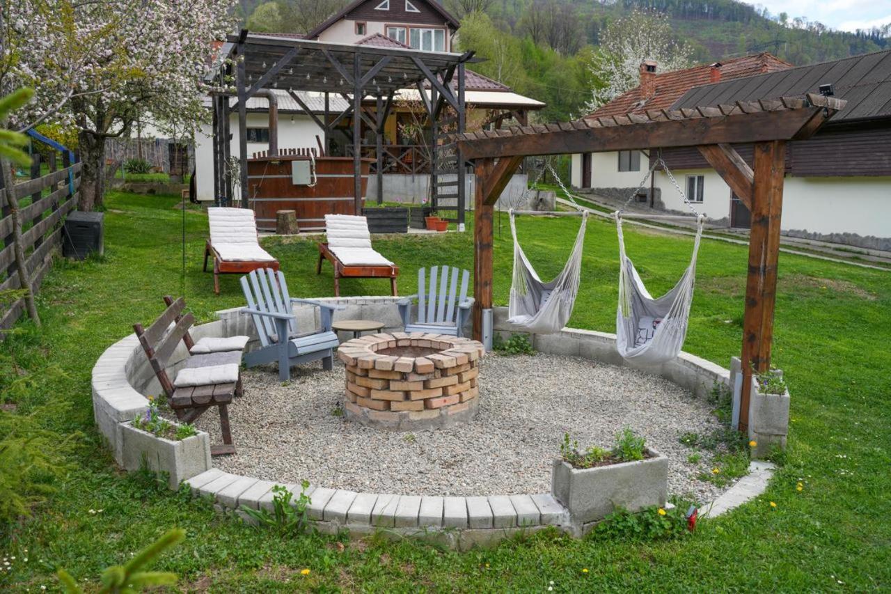 Vila Passiflora Dragoslavele Exterior foto
